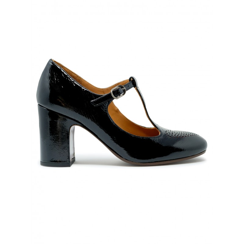 CHIE MIHARA BLACK PATENT LEATHER MADAM SHOES